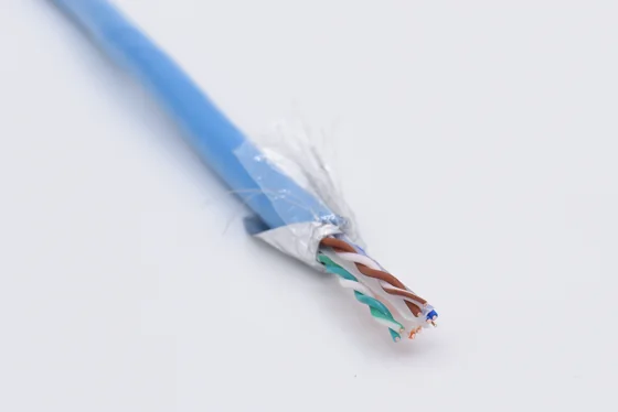 Foil wrap with drain wire / 铝箔包裹 + 接地线